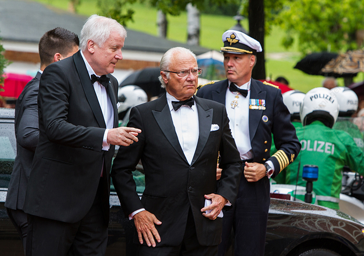 Bayerischer Ministerpräsident Horst Seehofer und Schwedens König Carl Gustaf (Mitte) [Foto: Robert Schmiegelt]