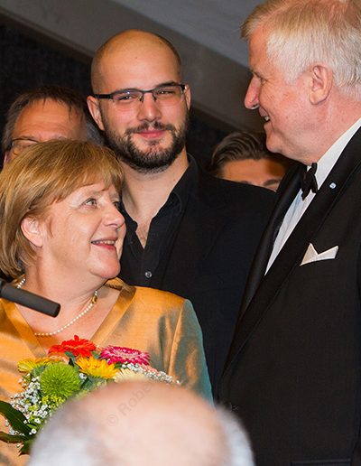 Bundeskanzlerin Angela Merkel und der Bayerischer Ministerpräsident Horst Seehofer (re.) [Foto: Robert Schmiegelt] [Foto: Robert Schmiegelt]